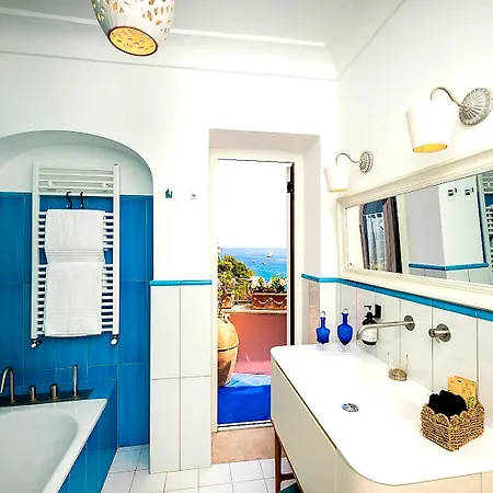 Luxury Maison Cherie - Charme & Sea View بيت ضيافة 4*