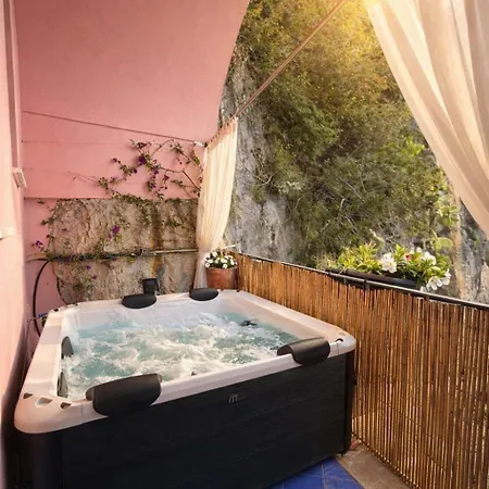 بيت ضيافة Luxury Maison Cherie - Charme & Sea View