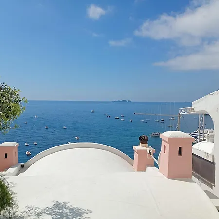 Luxury Maison Cherie - Charme & Sea View بيت ضيافة 4*