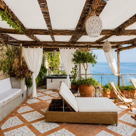 بيت ضيافة Luxury Maison Cherie - Charme & Sea View بوسيتانو