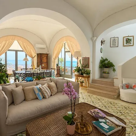 بيت ضيافة Luxury Maison Cherie - Charme & Sea View بوسيتانو