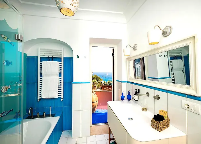 Luxury Maison Cherie - Charme & Sea View 게스트하우스 4*