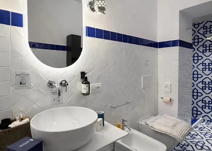 Luxury Maison Cherie - Charme & Sea View 게스트하우스 4*