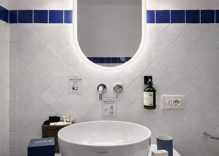 Luxury Maison Cherie - Charme & Sea View 게스트하우스 4*