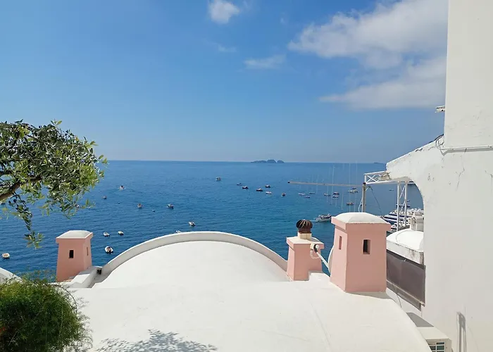 Luxury Maison Cherie - Charme & Sea View 게스트하우스 4*