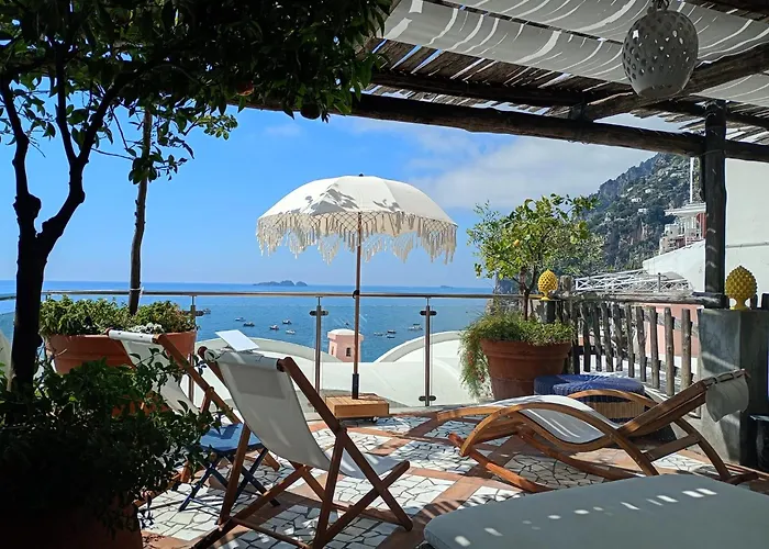 게스트하우스 Luxury Maison Cherie - Charme & Sea View 4*